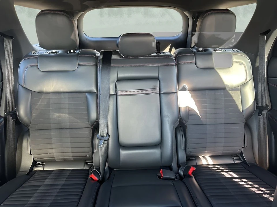 2025 Ford Explorer 6th Gen - Image 11 of 12