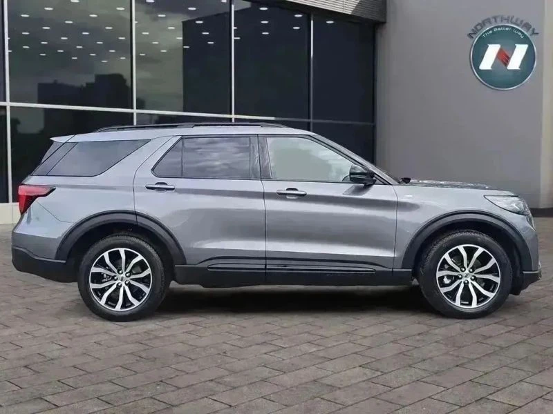 2025 Ford Explorer 6th Gen - Image 6 of 12