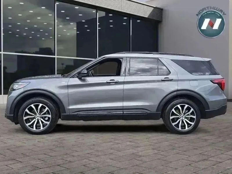 2025 Ford Explorer 6th Gen - Image 2 of 12