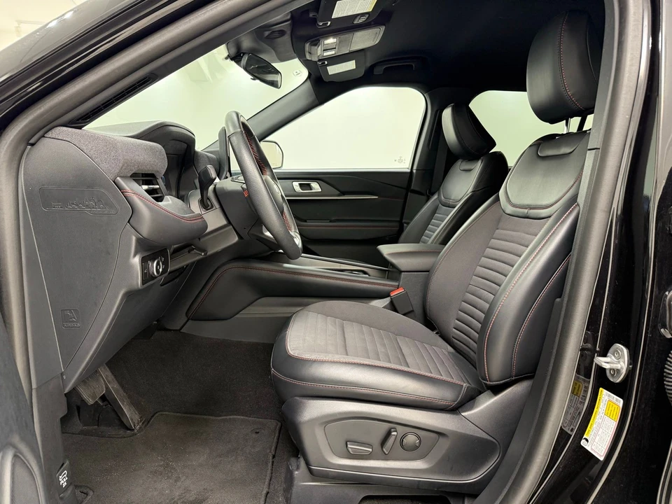2025 Ford Explorer 6th Gen - Image 15 of 21