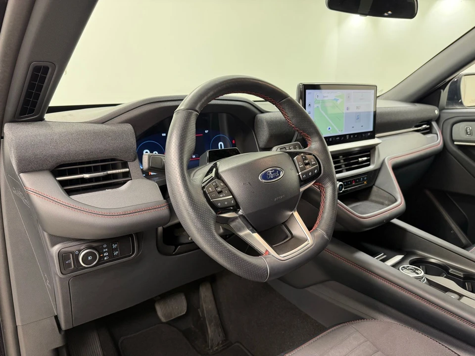 2025 Ford Explorer 6th Gen - Image 13 of 21