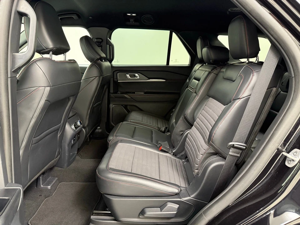 2025 Ford Explorer 6th Gen - Image 20 of 21