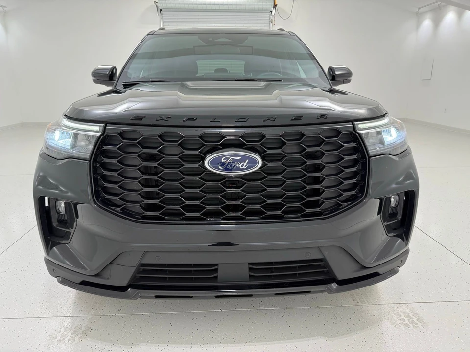 2025 Ford Explorer 6th Gen - Image 2 of 21