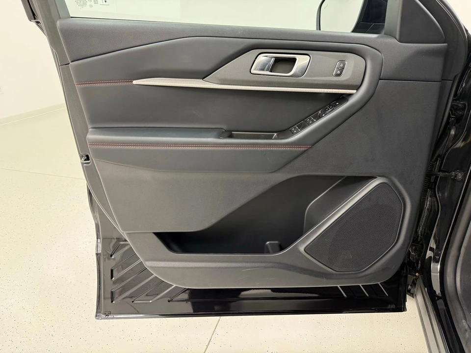 2025 Ford Explorer 6th Gen - Image 11 of 21