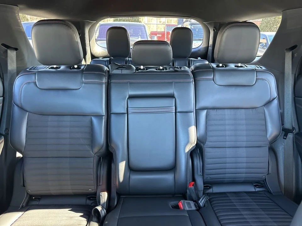 2025 Ford Explorer 6th Gen - Image 11 of 12