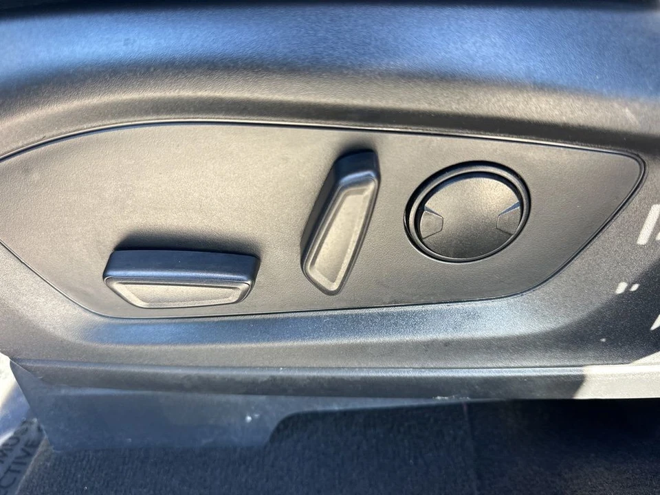 2025 Ford Explorer 6th Gen - Image 10 of 21