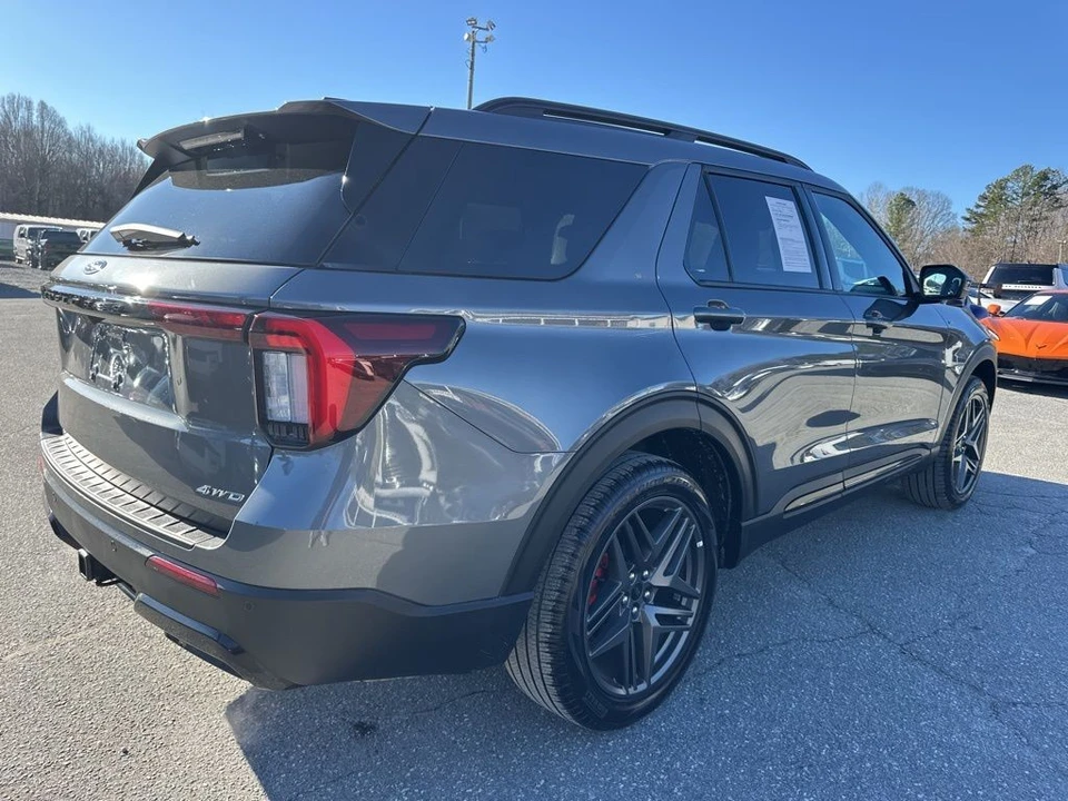 2025 Ford Explorer 6th Gen - Image 5 of 12