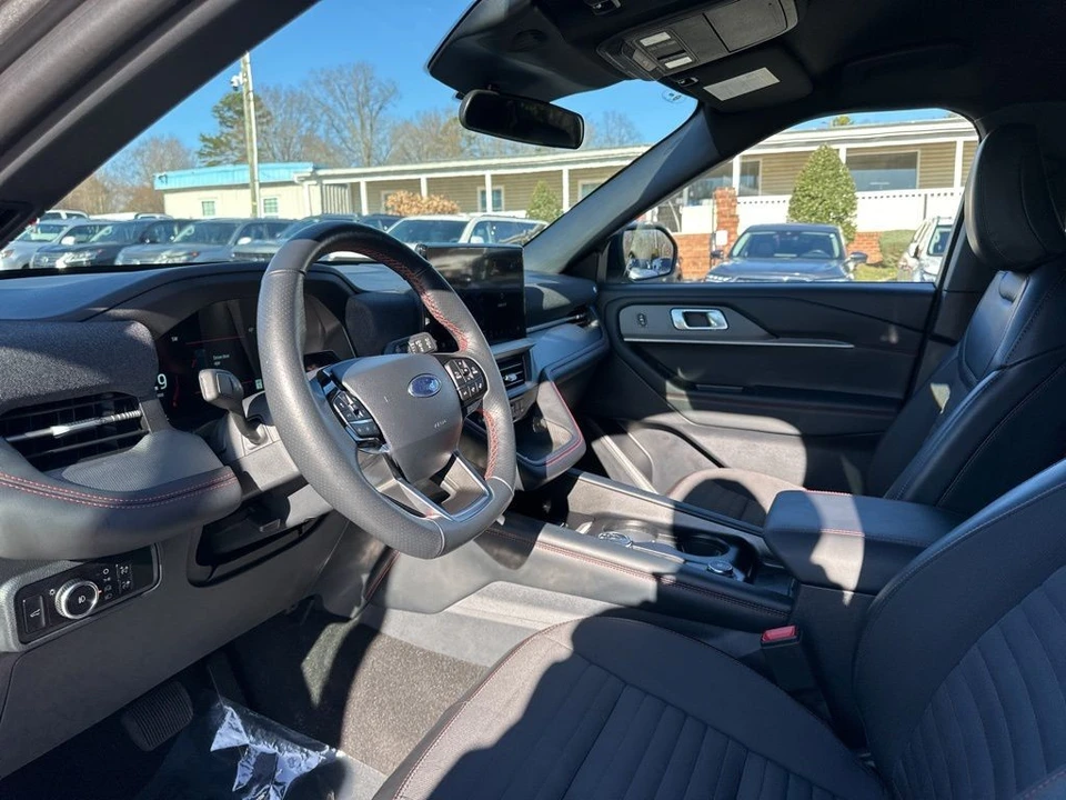 2025 Ford Explorer 6th Gen - Image 9 of 21