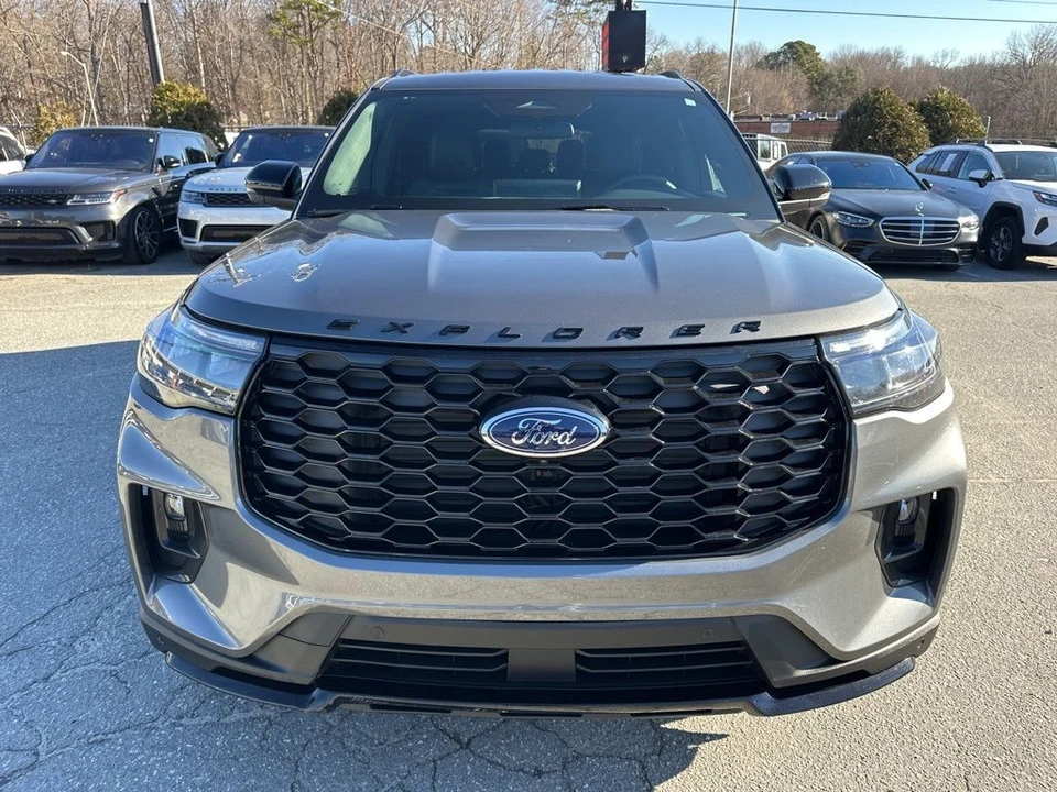 2025 Ford Explorer 6th Gen - Image 8 of 12