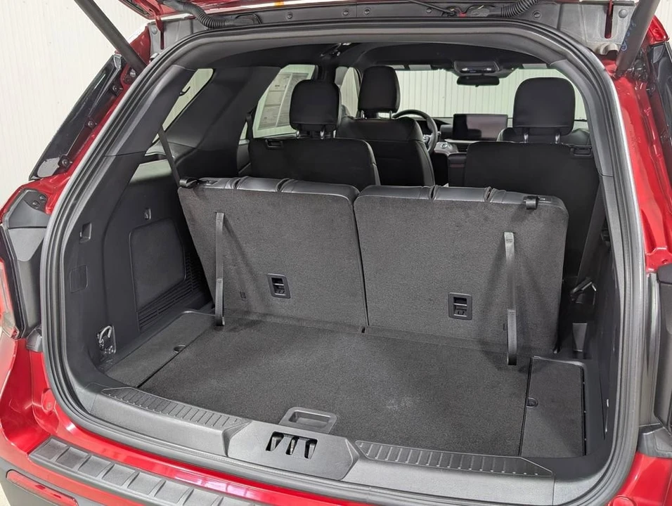 2025 Ford Explorer 6th Gen - Image 8 of 12