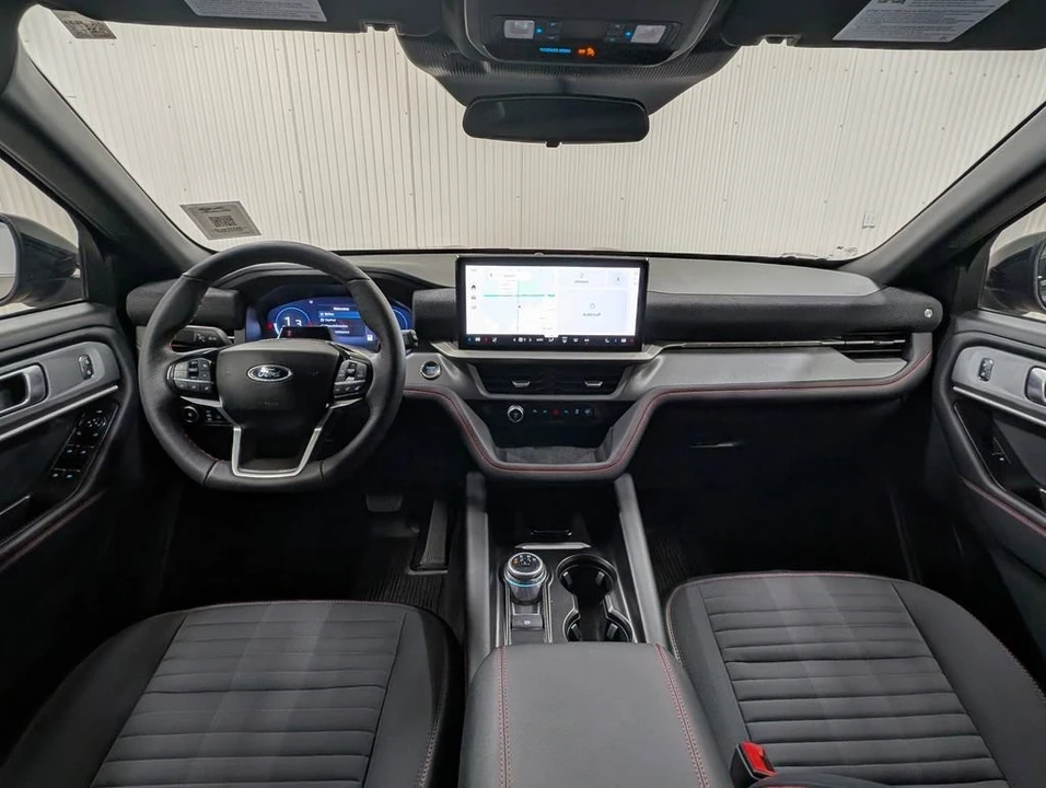 2025 Ford Explorer 6th Gen - Image 2 of 12