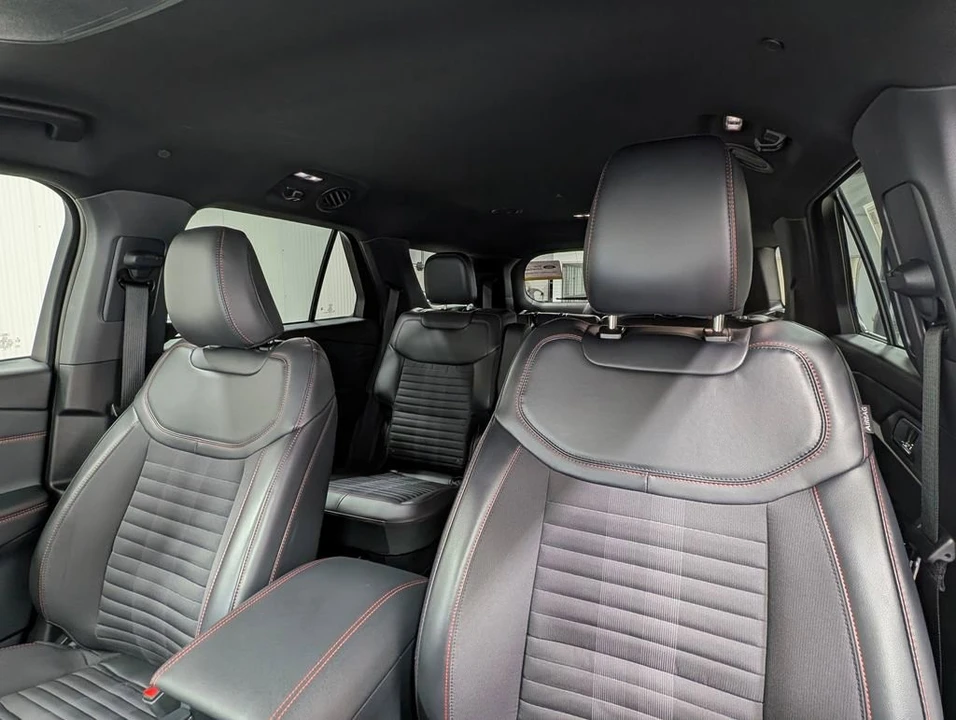 2025 Ford Explorer 6th Gen - Image 4 of 12