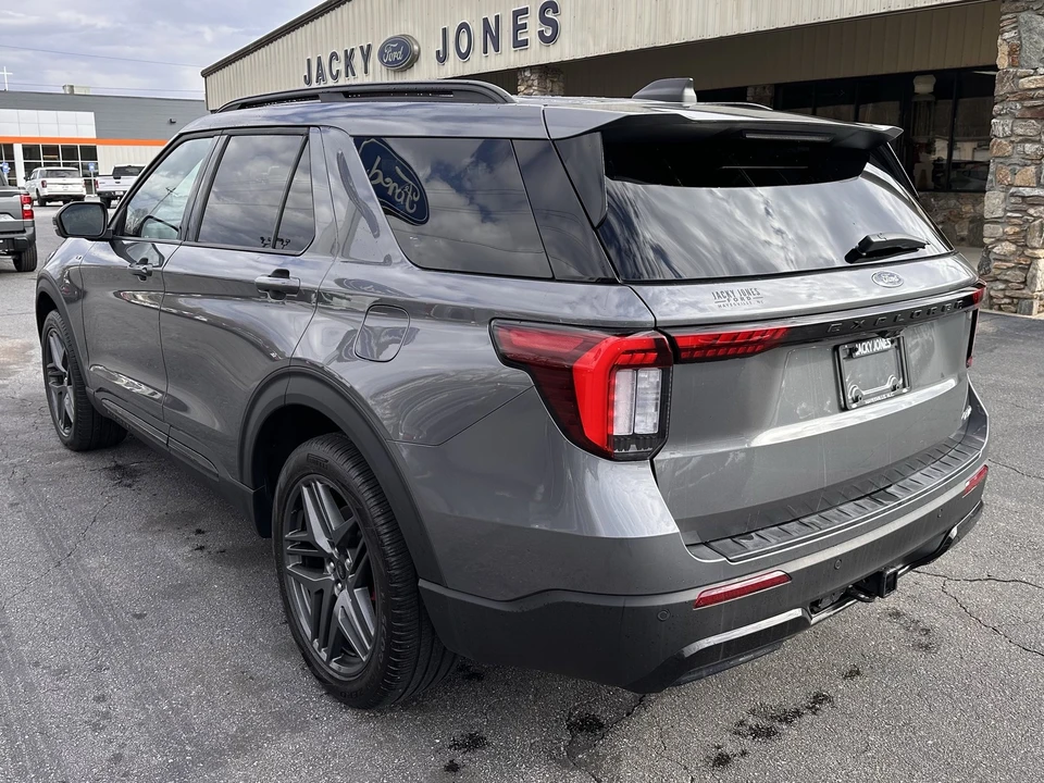 2025 Ford Explorer 6th Gen - Image 8 of 12