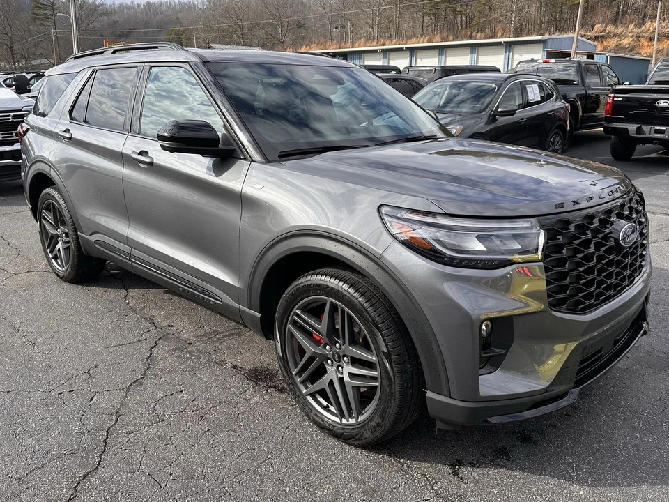 2025 Ford Explorer 6th Gen - Image 4 of 12