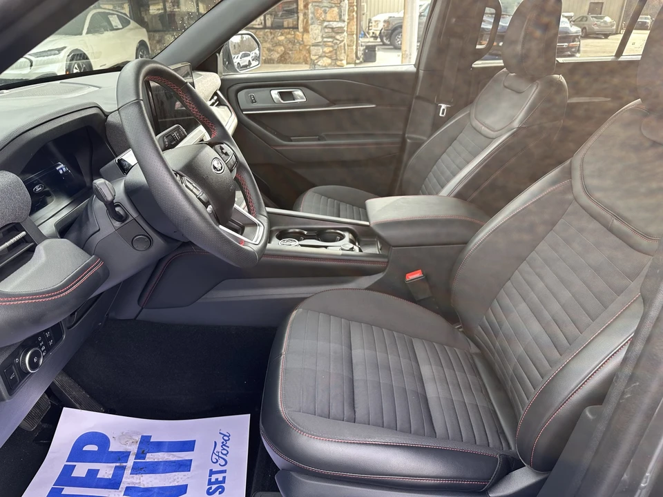 2025 Ford Explorer 6th Gen - Image 10 of 12
