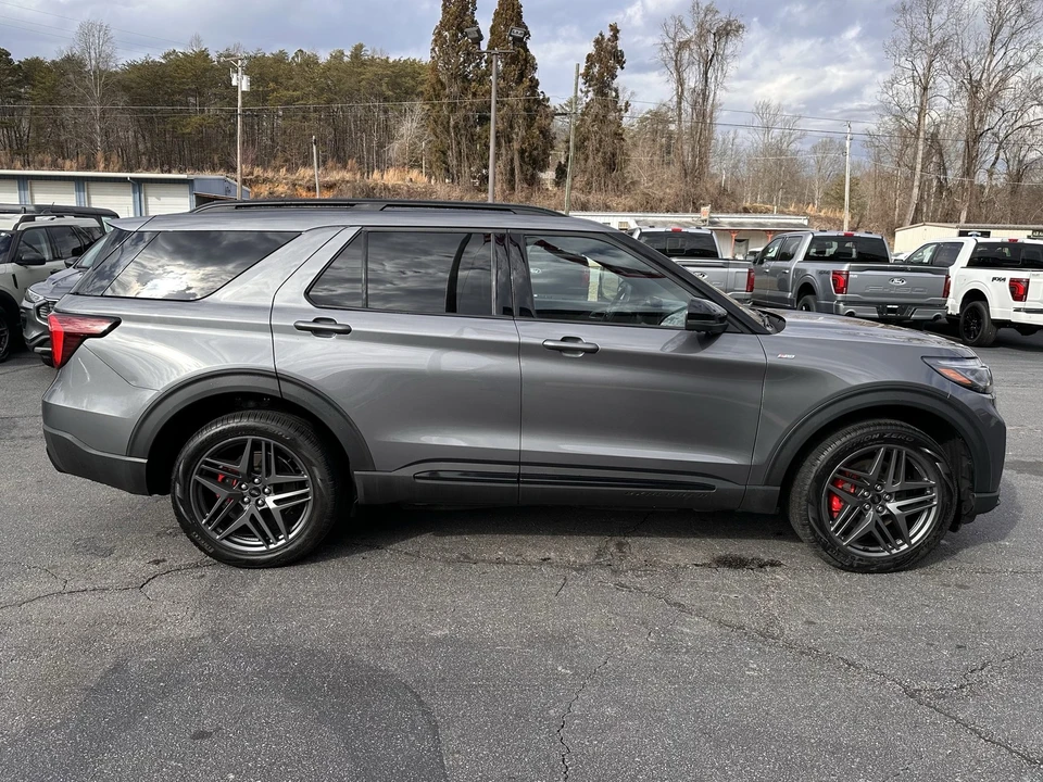 2025 Ford Explorer 6th Gen - Image 5 of 12