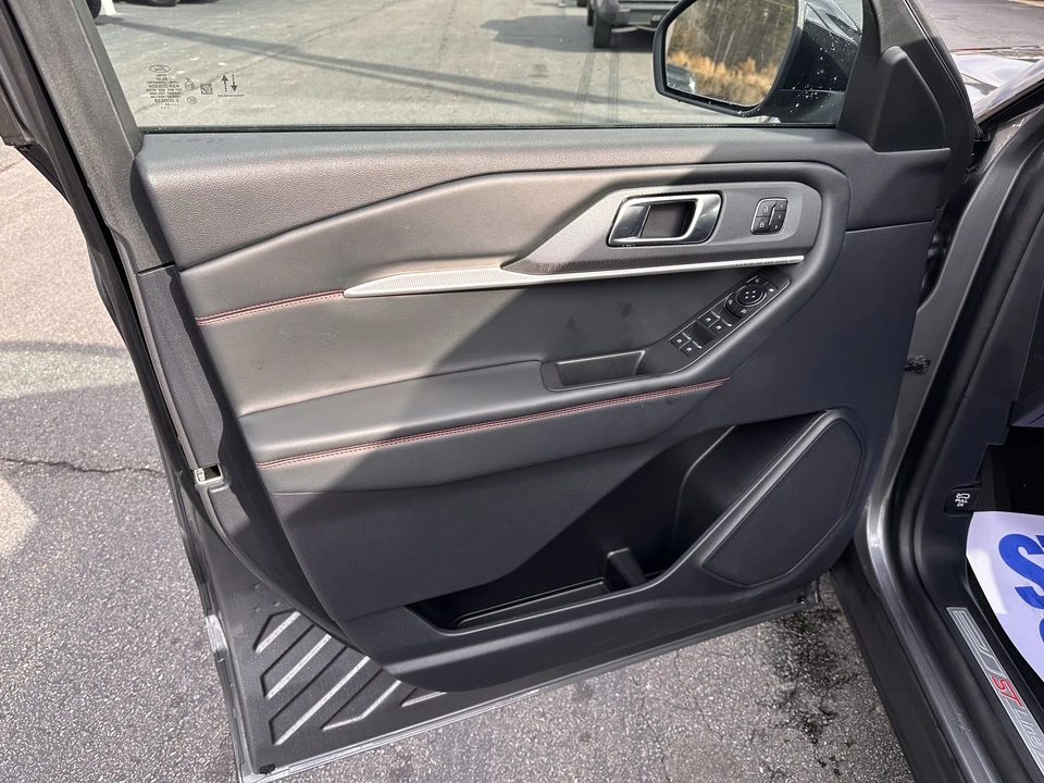 2025 Ford Explorer 6th Gen - Image 9 of 12