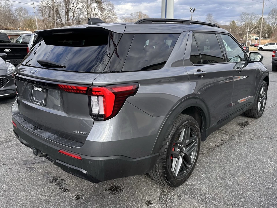 2025 Ford Explorer 6th Gen - Image 6 of 12