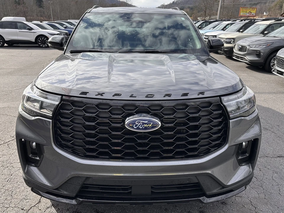 2025 Ford Explorer 6th Gen - Image 3 of 12