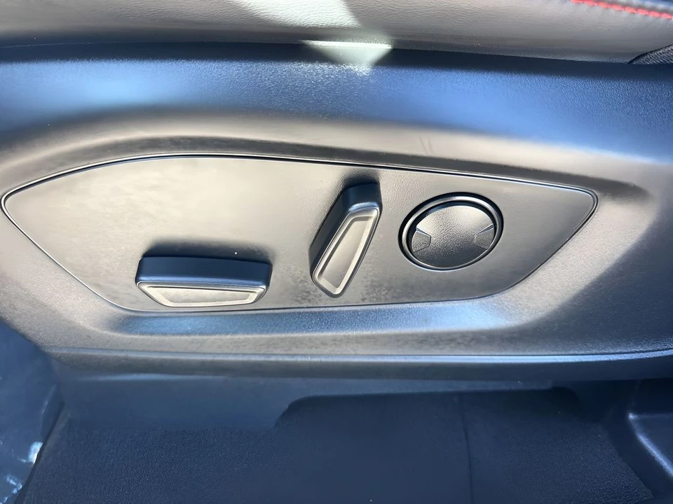 2025 Ford Explorer 6th Gen - Image 10 of 12