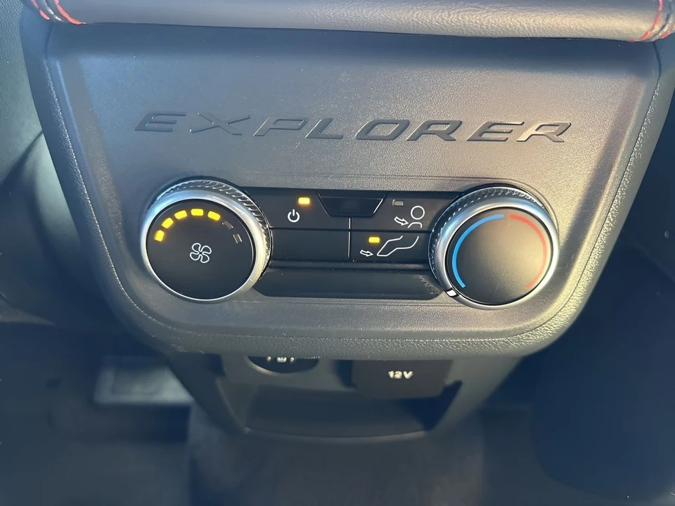2025 Ford Explorer 6th Gen - Image 13 of 21