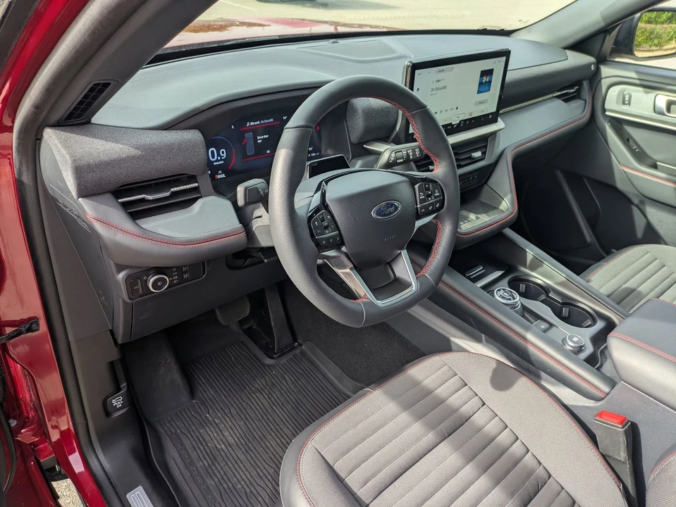 2025 Ford Explorer 6th Gen - Image 15 of 21