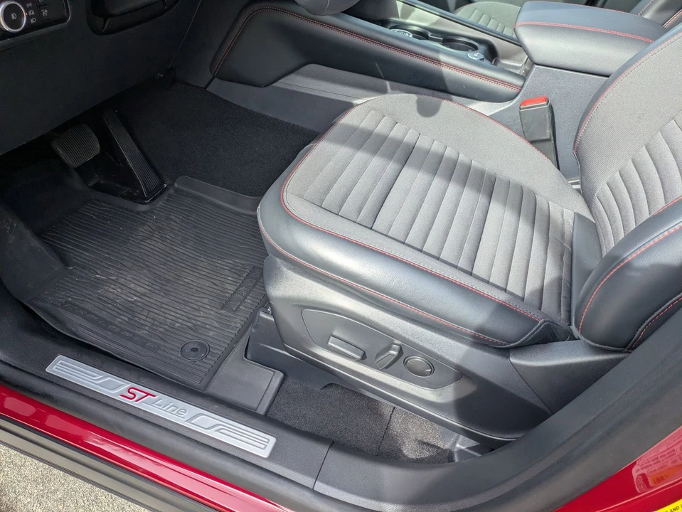 2025 Ford Explorer 6th Gen - Image 14 of 21