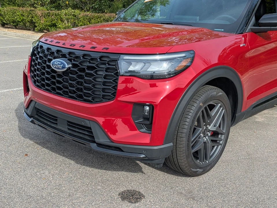 2025 Ford Explorer 6th Gen - Image 10 of 21