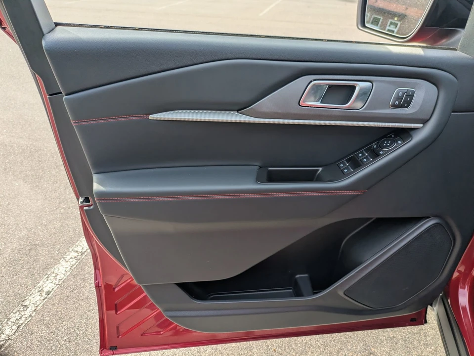 2025 Ford Explorer 6th Gen - Image 16 of 21