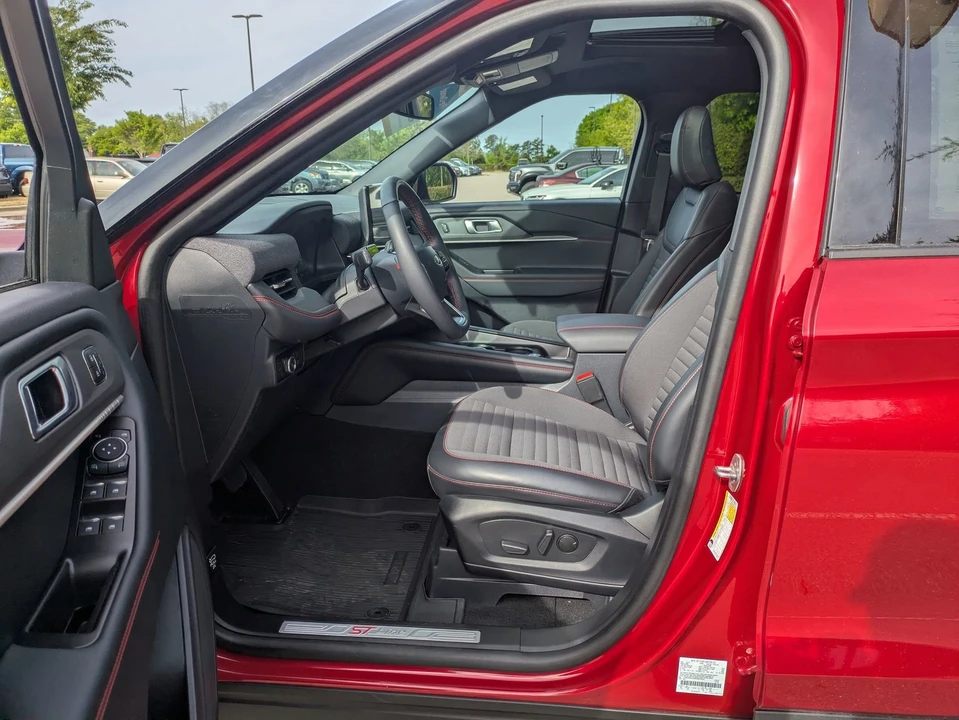 2025 Ford Explorer 6th Gen - Image 13 of 21