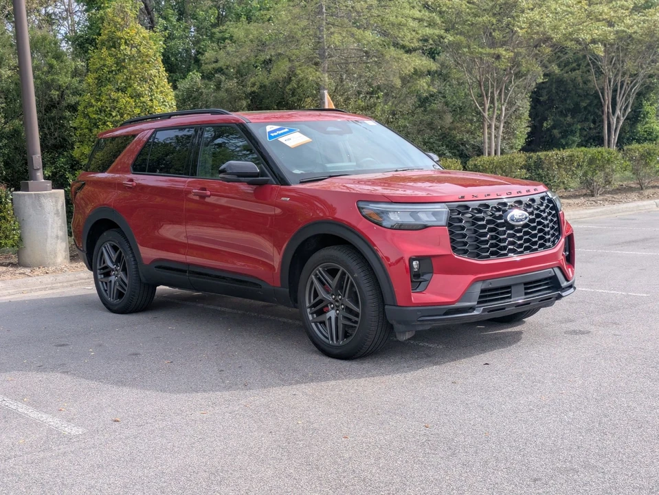 2025 Ford Explorer 6th Gen - Image 2 of 21