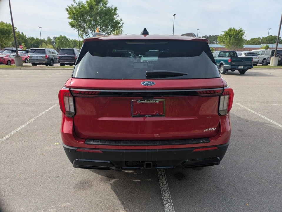 2025 Ford Explorer 6th Gen - Image 5 of 21