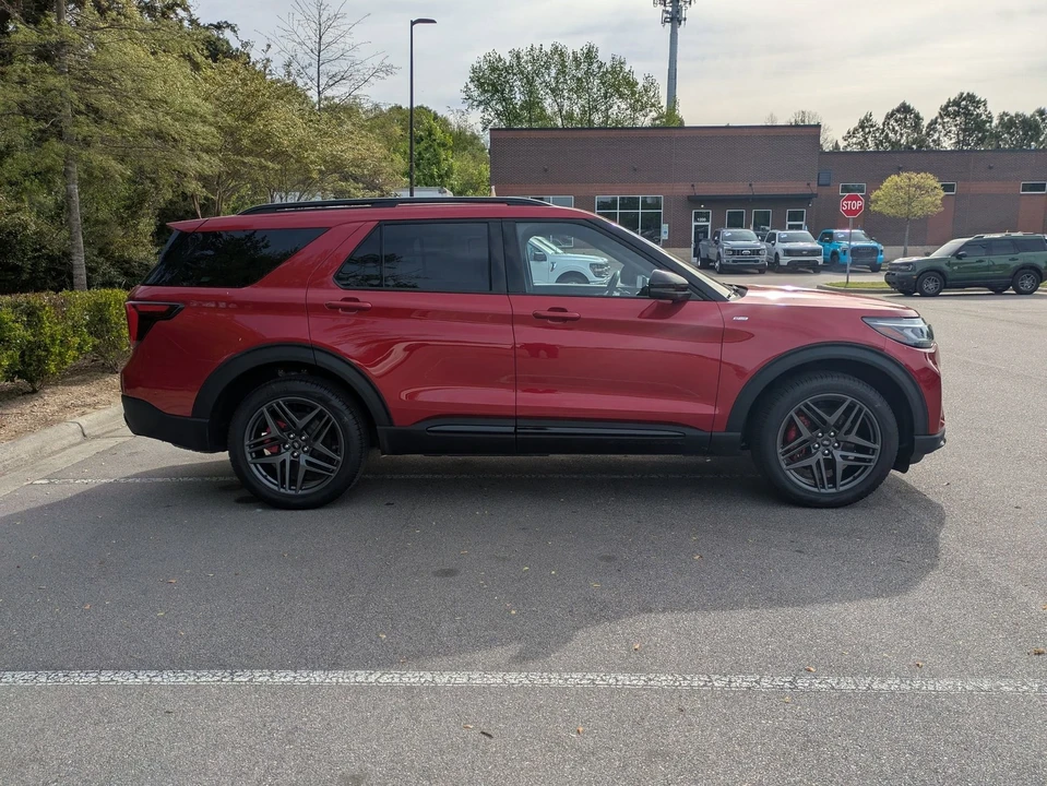 2025 Ford Explorer 6th Gen - Image 3 of 21