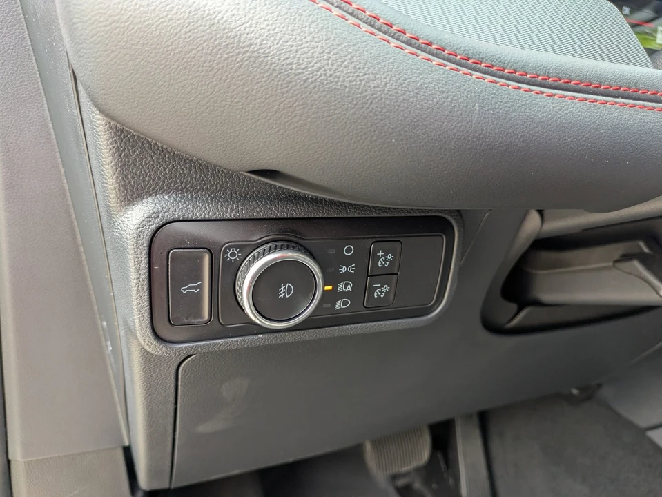 2025 Ford Explorer 6th Gen - Image 18 of 21