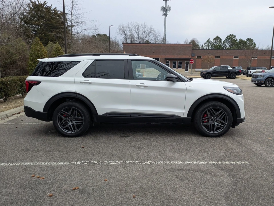 2025 Ford Explorer 6th Gen - Image 3 of 12