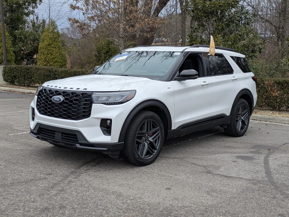 2025 Ford Explorer 6th Gen - Image 8 of 12