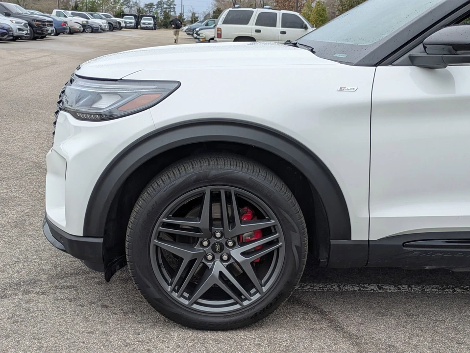 2025 Ford Explorer 6th Gen - Image 11 of 12
