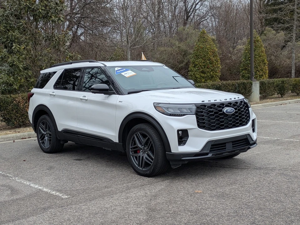 2025 Ford Explorer 6th Gen - Image 2 of 12