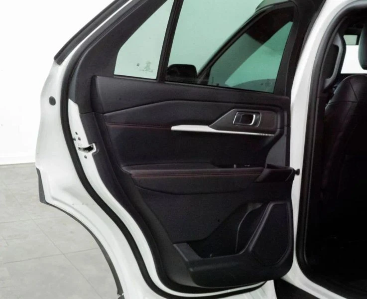 2025 Ford Explorer 6th Gen - Image 8 of 12
