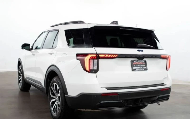 2025 Ford Explorer 6th Gen - Image 11 of 12