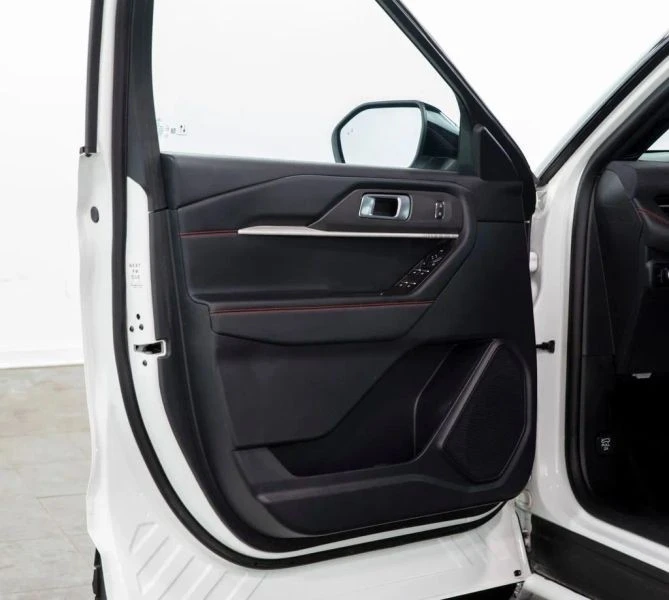 2025 Ford Explorer 6th Gen - Image 6 of 12