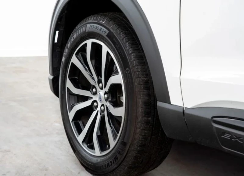 2025 Ford Explorer 6th Gen - Image 5 of 12
