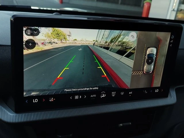 2025 Ford Explorer 6th Gen - Image 18 of 21