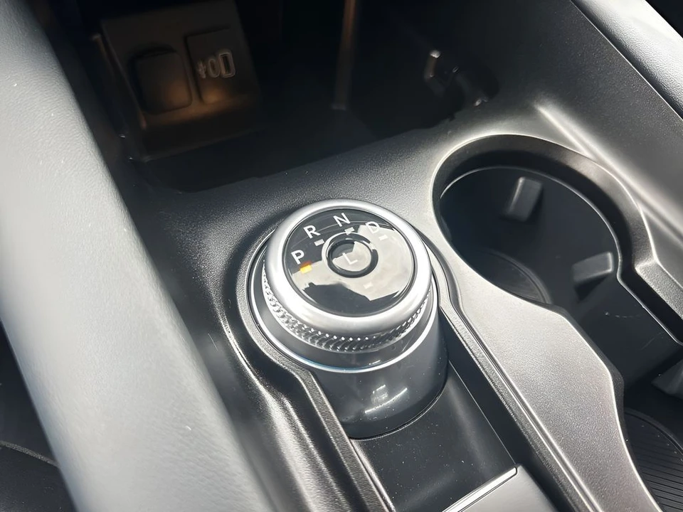 2025 Ford Explorer 6th Gen - Image 17 of 21
