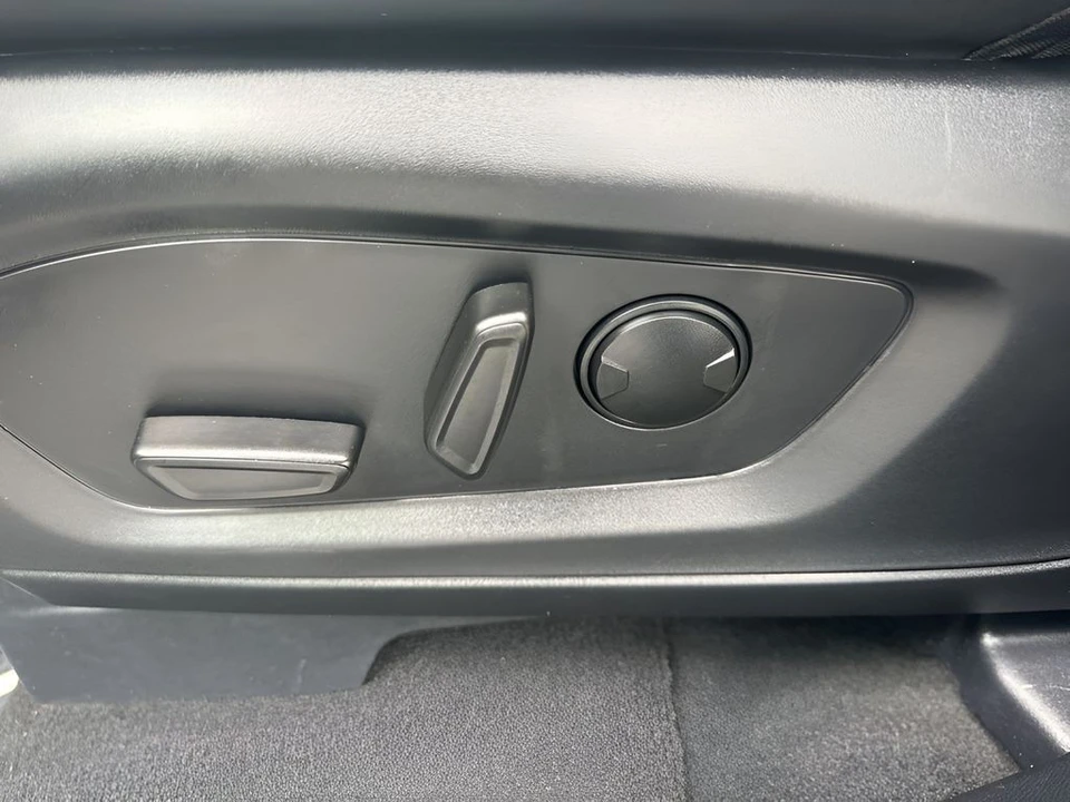 2025 Ford Explorer 6th Gen - Image 10 of 21