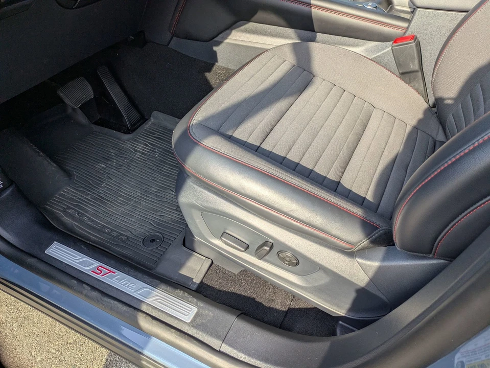 2025 Ford Explorer 6th Gen - Image 13 of 21