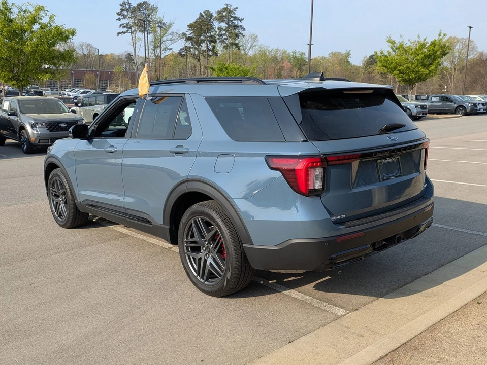 2025 Ford Explorer 6th Gen - Image 6 of 21