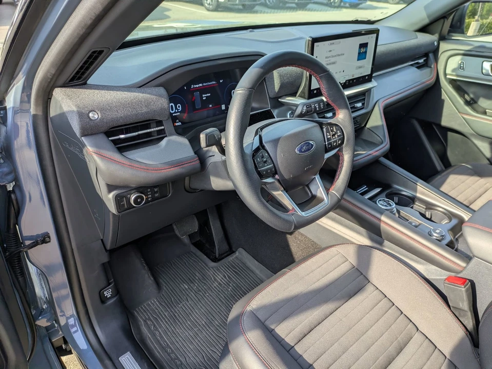 2025 Ford Explorer 6th Gen - Image 14 of 21