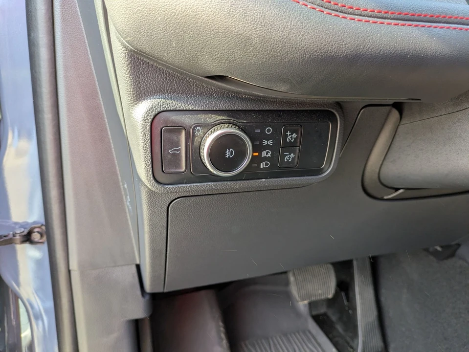 2025 Ford Explorer 6th Gen - Image 17 of 21