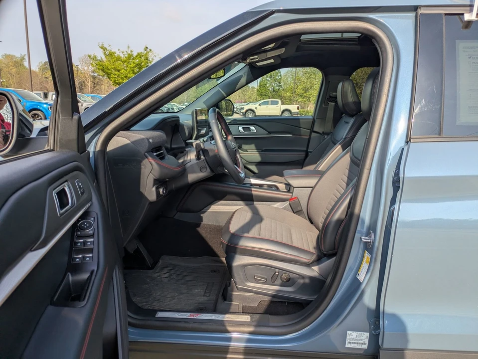 2025 Ford Explorer 6th Gen - Image 12 of 21